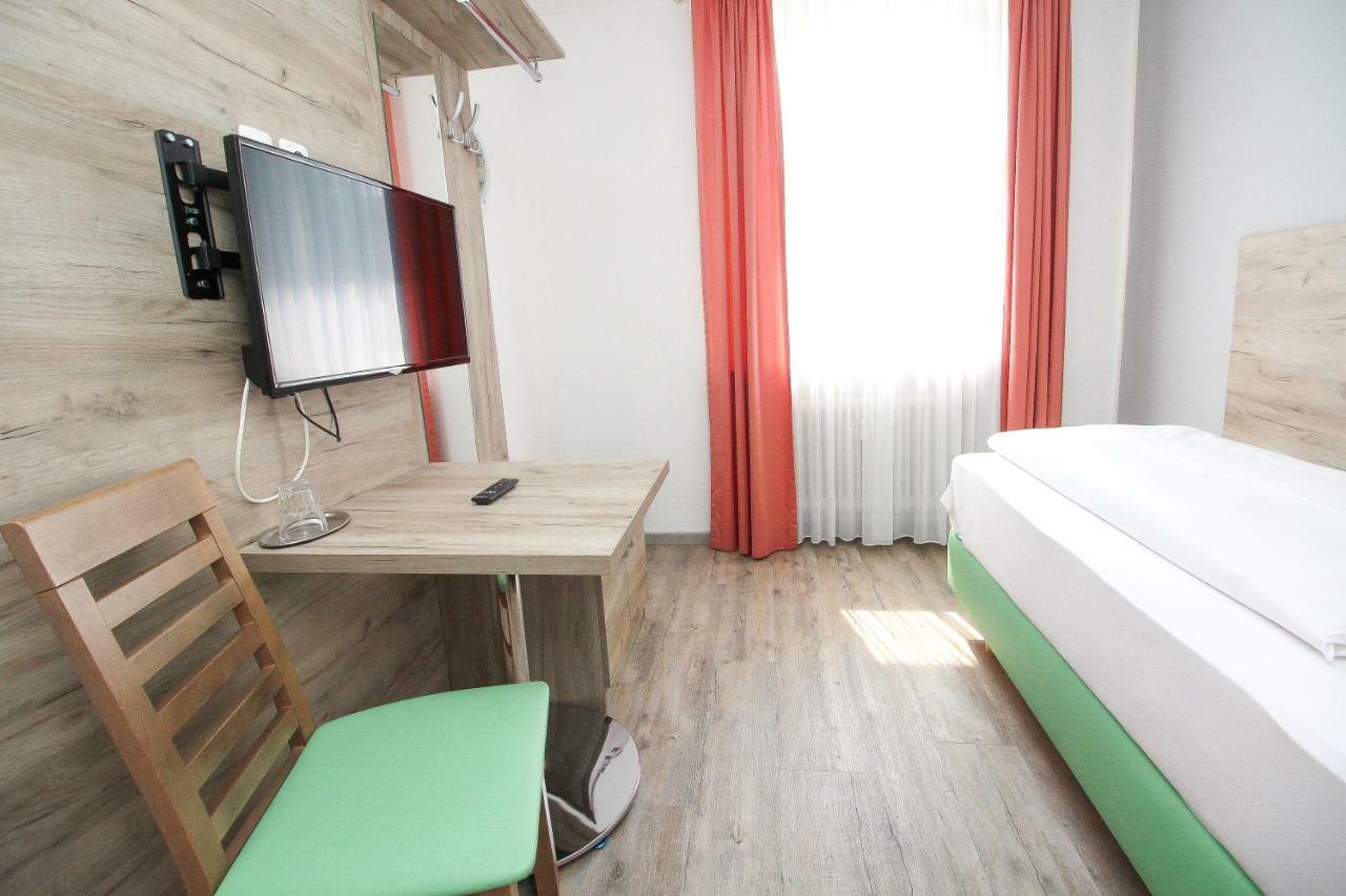 Hotel Pension Koeberl Munich Exterior photo